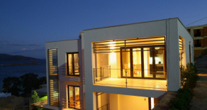 Luxurious apartments with private access to the sea